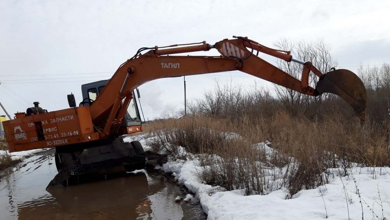 Садоводы пожаловались мэру Каменска-Уральского на бездорожье – тот решил проблему за сутки, отправив на место экскаватор