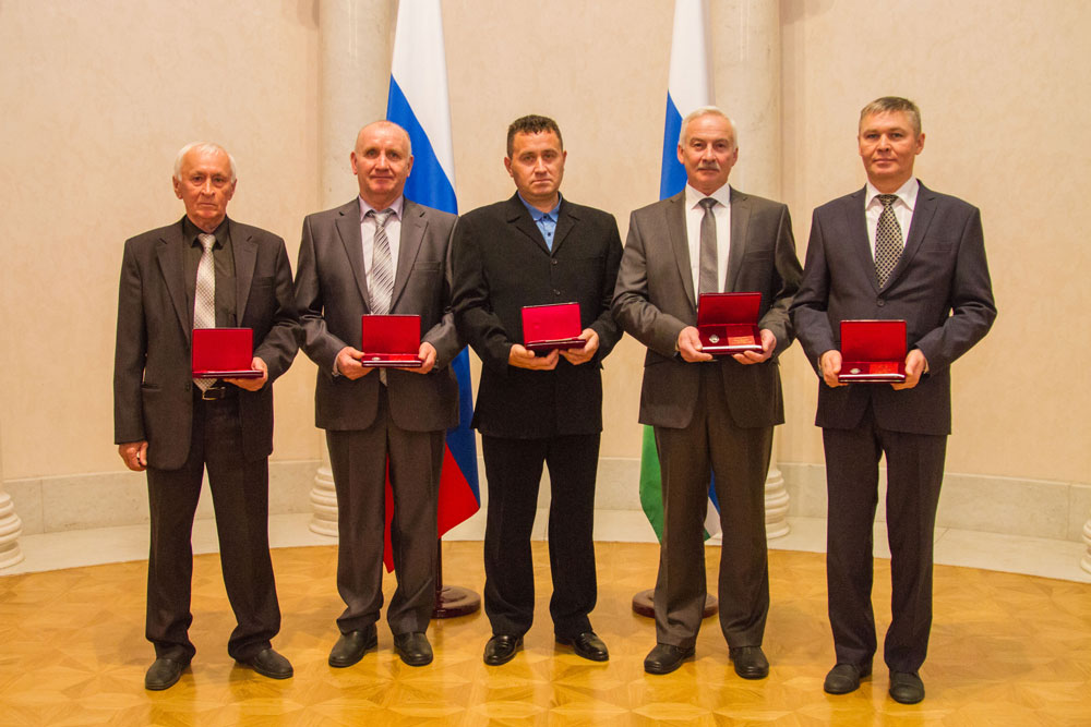 Пяти работникам СинТЗ присвоено звание «Заслуженный металлург РФ»