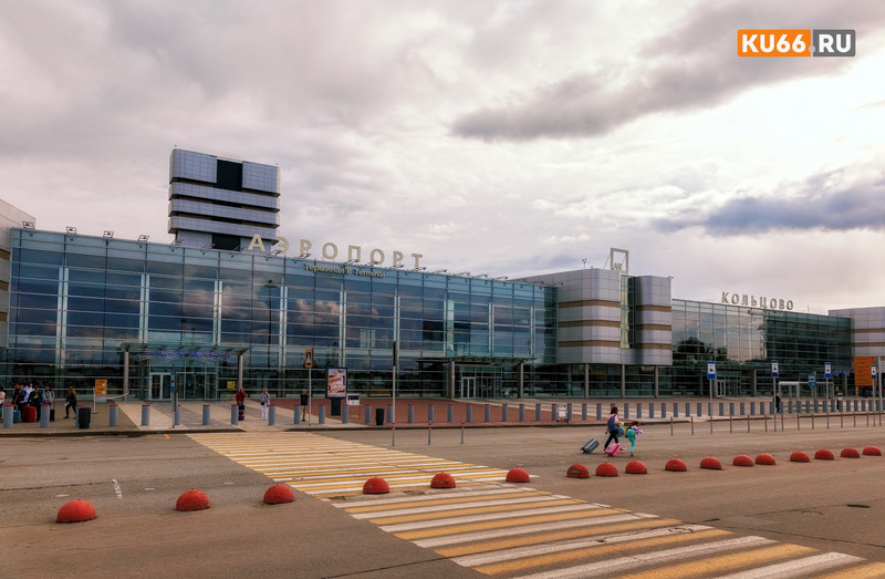 Трое человек с оружием ограбили мужчину в районе аэропорта Кольцово, забрав у него 30 миллионов