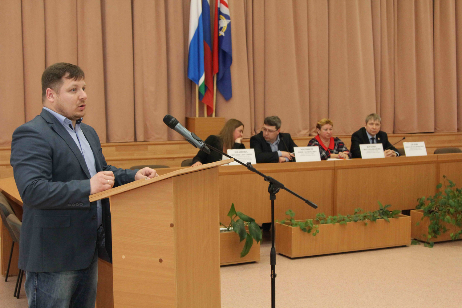 Застройщики и чиновники собрали желающих получить квартиру в Каменске-Уральском – заверяли, что осуществить заветную мечту более чем реально