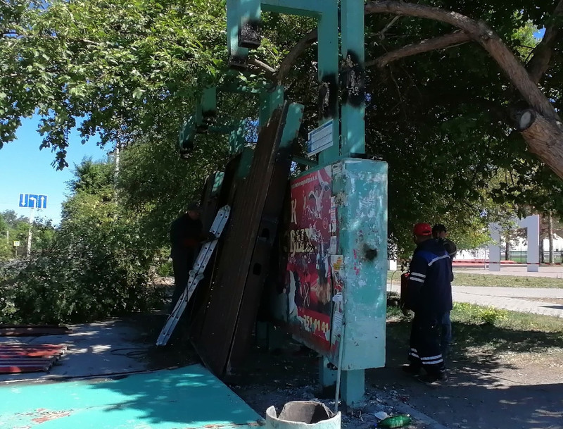 У парка «Космос» в Каменске-Уральском демонтировали старую остановку – на ее место решено установить умную по проекту школьников и студентов