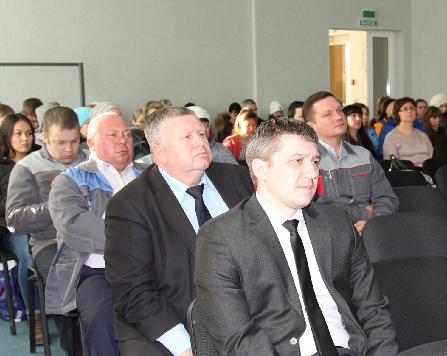 Отчитался, поговорил, пообещал и обнадежил: о чем шла речь на встрече мэра Шмыкова с рабочими градообразующего предприятия Каменска?