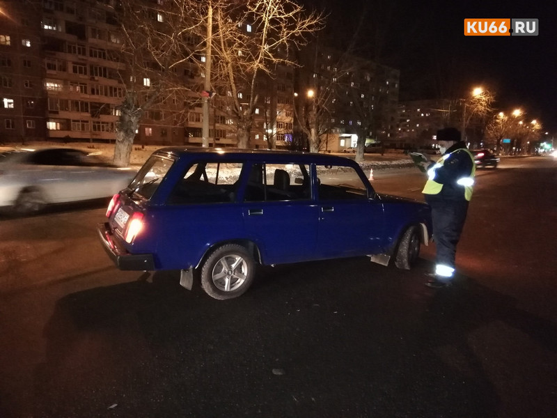 Парень за рулем вазовской «четверки» сбил мужчину, который ему в отцы годится, на ул. Карла Маркса в Каменске. Тот переходил, нарушая! Парень за рулем вазовской «четверки» сбил мужчину, который ему в отцы годится, на ул. Карла Маркса в Каменске. Тот переходил, нарушая!