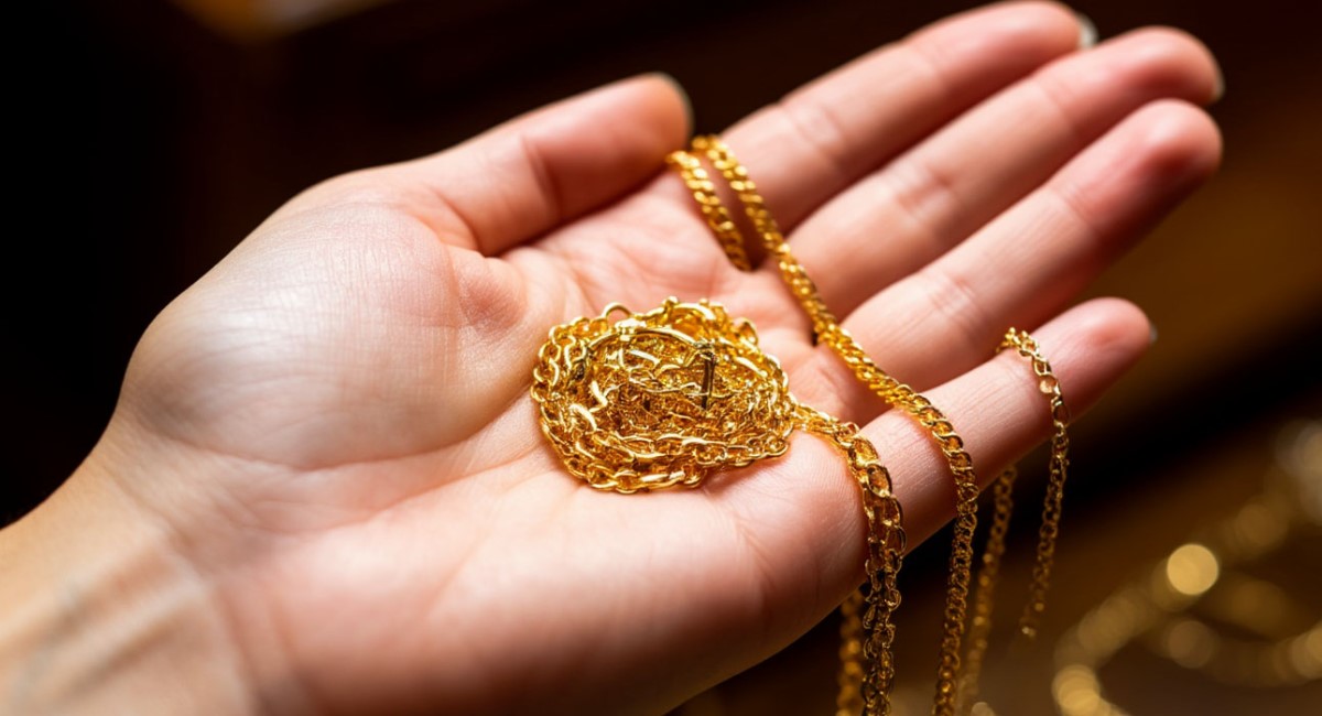 Почему золото нельзя трогать руками: запомните раз и на всю жизнь