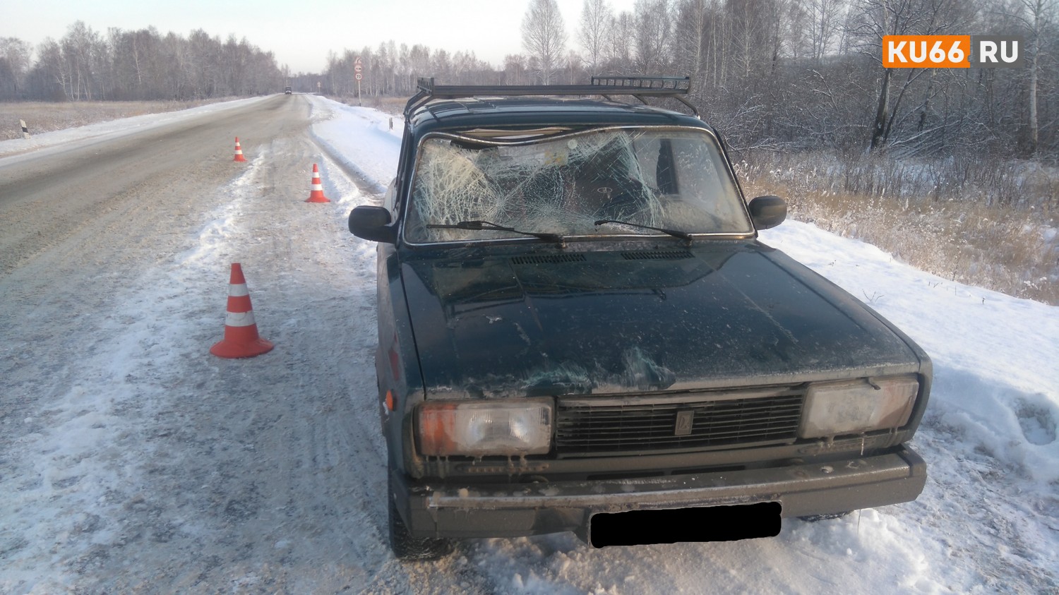 Водитель вазовской «четверки» на трассе под Каменском-Уральским «пошел» на обгон и сбил пенсионера — тот шел по правилам, навстречу потоку