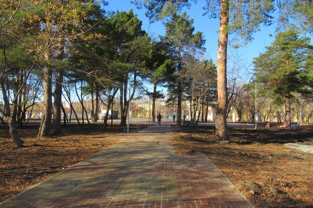 Обустройство выполнено, завершают светильники: городской парк в Каменске-Уральском почти готов, а СК «Космос» только начали ремонтировать