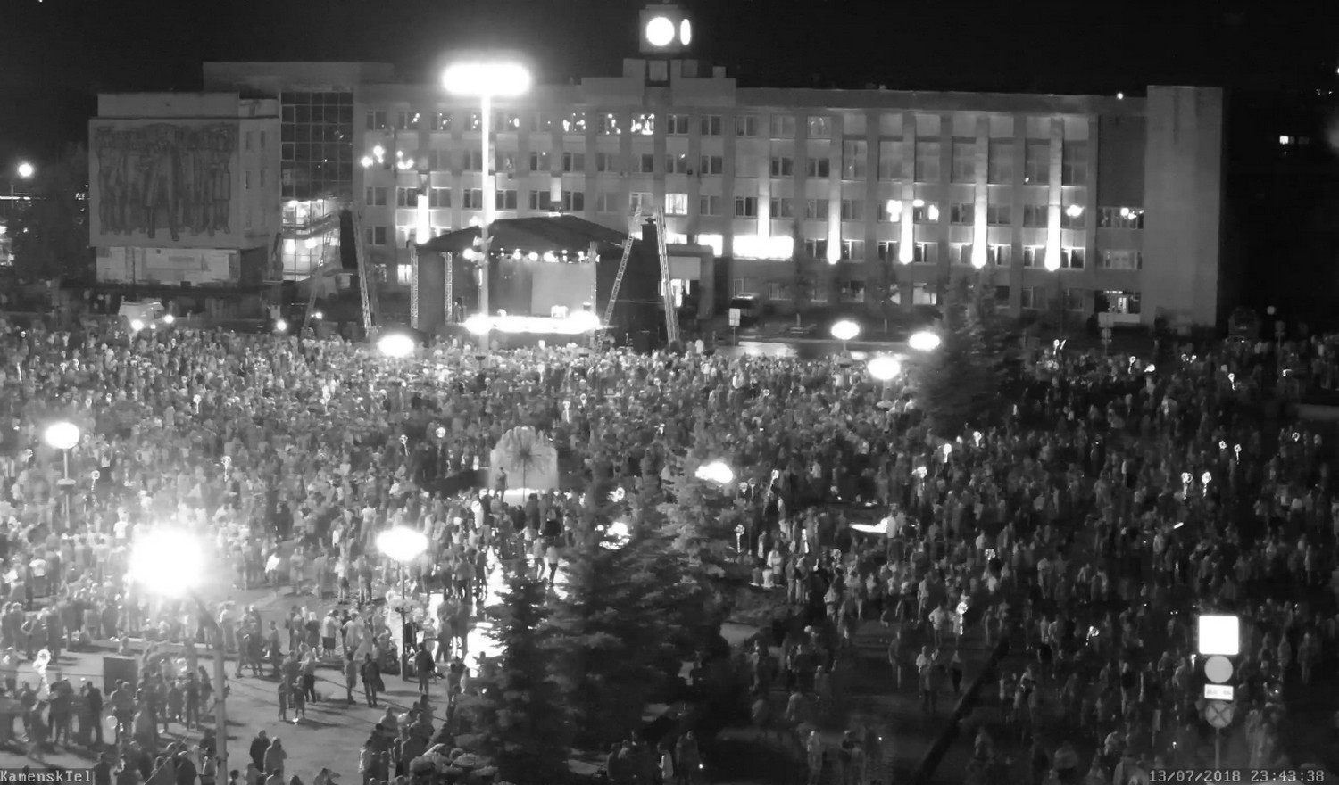 Праздничные выходные в Каменске-Уральском прошли в пьянках и драках, многих откачивали медики. Женщина подшофе забыла о ребенке…