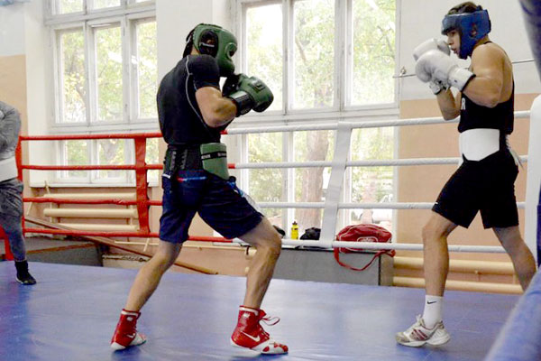 В Каменске-Уральском спортсмены со всей России готовятся к турниру с призовым фондом в 19 млн. рублей. За призы поборется и местный боксер!