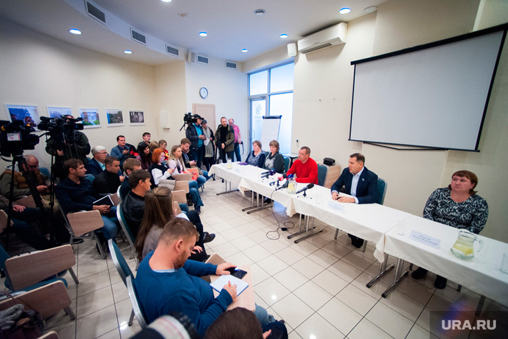 Правоохранители ищут, как бы не проверять детей, обвинивших полицейских в пытках, на детекторе лжи. А родители настаивают на процедуре