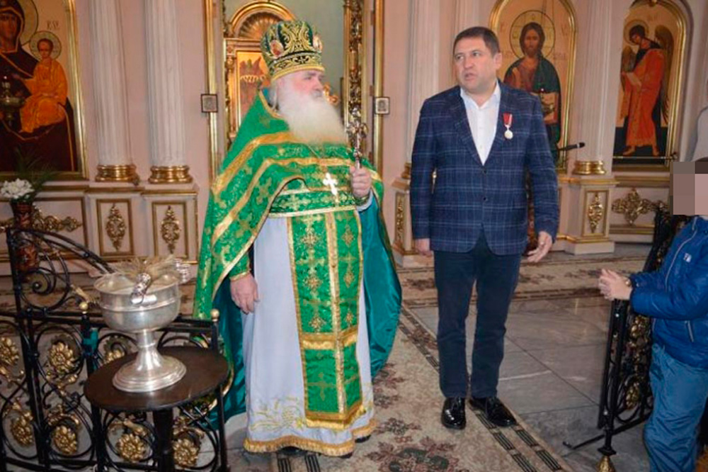 Житель Каменска-Уральского спросил Путина о городских тротуарах и справедливо вспомнил о странной церковной медали для Барбицкого Житель Каменска-Уральского спросил Путина о городских тротуарах и справедливо вспомнил о странной церковной медали для Барбицкого