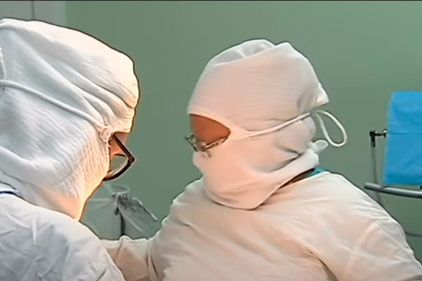 В Сургуте хирурги пришили руку к животу пациента