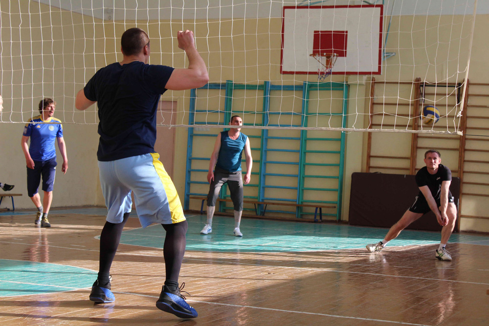 Когда первый остается первым, третьим вторым, а пятый третьим. Заводской турнир по волейболу на КУЗОЦМ в Каменске расставил все по местам