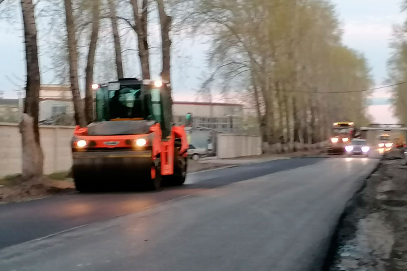 Ремонт дорог пришел в Северный поселок Каменска-Уральского — улицу с обочинами здесь обустраивают в рамках государственной программы