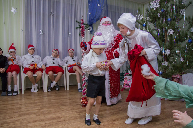 В почтовых отделениях начала работать почта Деда Мороза