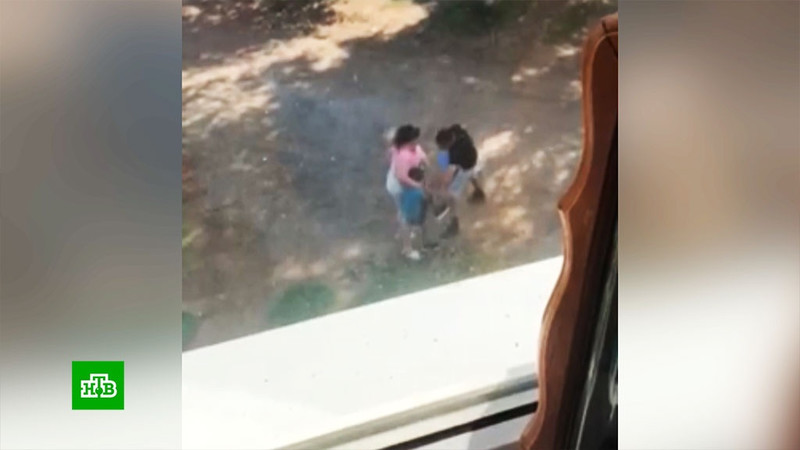 Родители избили 8-летнего сына за украденные и потраченные на игрушки 10 тысяч