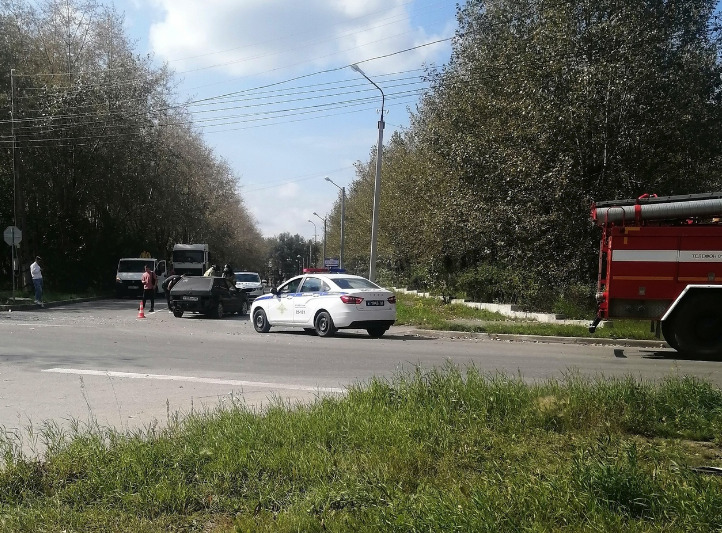 Один человек пострадал в ДТП на перекрестке улиц Исетская — Красногорская в Каменске-Уральском | В Каменске-Уральском произошла авария — один человек пострадал Один человек пострадал в ДТП на перекрестке улиц Исетская — Красногорская в Каменске-Уральском | В Каменске-Уральском произошла авария — один человек пострадал
