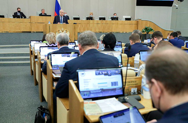 Пенсии россиян заморозили