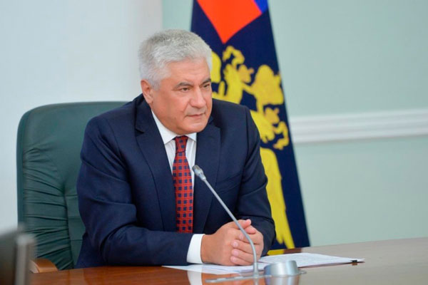 Владимир Колокольцев поздравил сотрудников органов внутренних дел, отличившихся при спасении погибавших, с высокими наградами