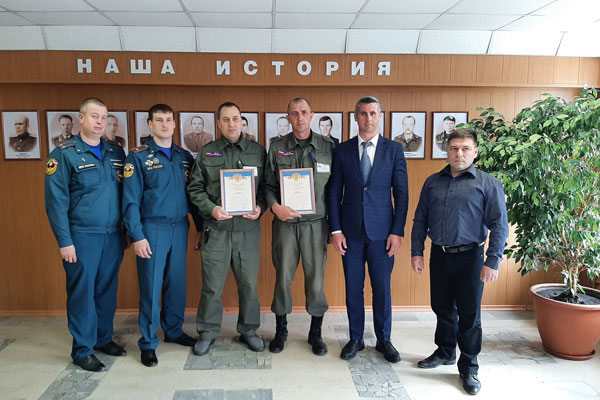 В пожарной части наградили каменцев, которые помогали тушить пожары