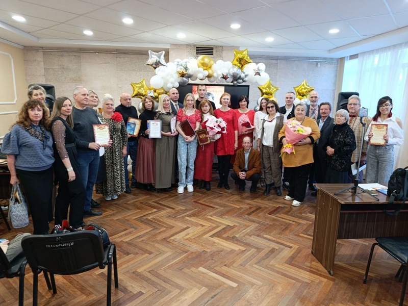 Поэзия, слёзы и аплодисменты: в Каменске-Уральском прошёл блестящий финал фестиваля имени Сергея Капцева | В Каменске-Уральском прошёл финал Всероссийского поэтического фестиваля имени Капцева