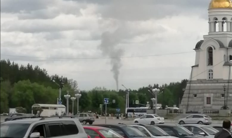 Каменцы испугались, увидев днем столб черного дыма. Оказалось, это ТЭЦ из-за профилактики на газовом оборудовании "вернулась" к углю