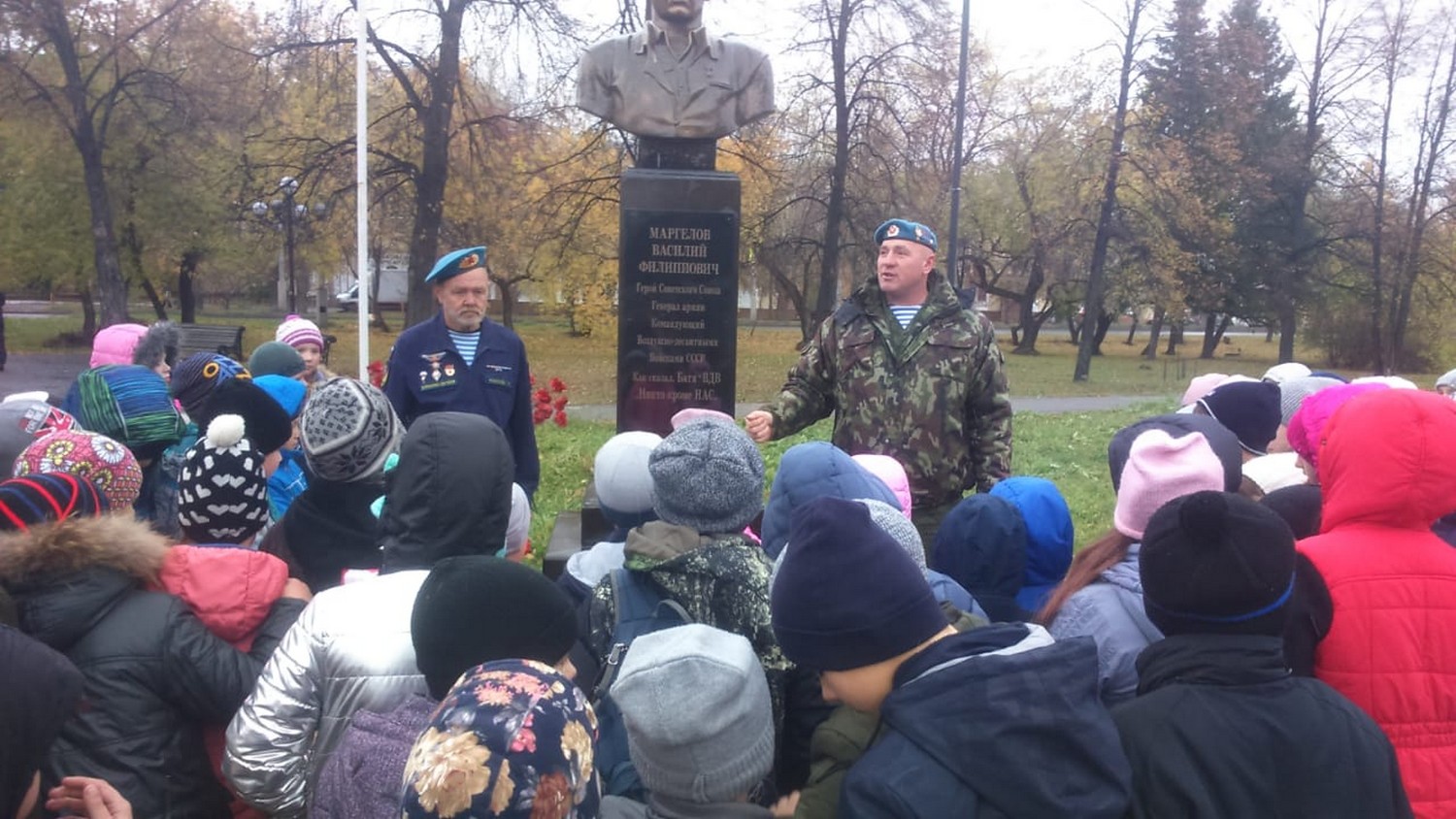 Открытый урок мужества - для молодежи Каменска-Уральского: десантники рассказали парням, что служить в армии - это сегодня круто