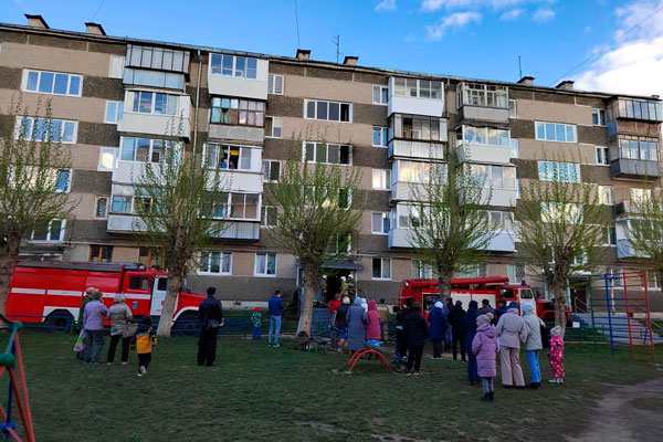 В Каменске-Уральском из горящей многоэтажки эвакуировали людей