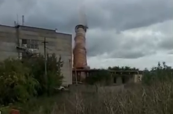 В Каменске-Уральском демонтировали трубу, которая была выше любой многоэтажки. Подготовка к ее ликвидации унесла жизнь бригадира…