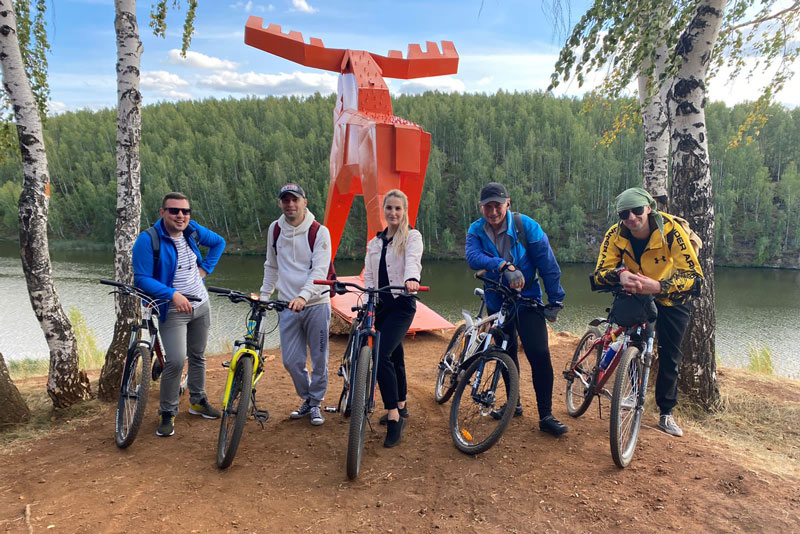 Сотрудники каменской ИК-47 сели на велосипеды и объехали достопримечательности города