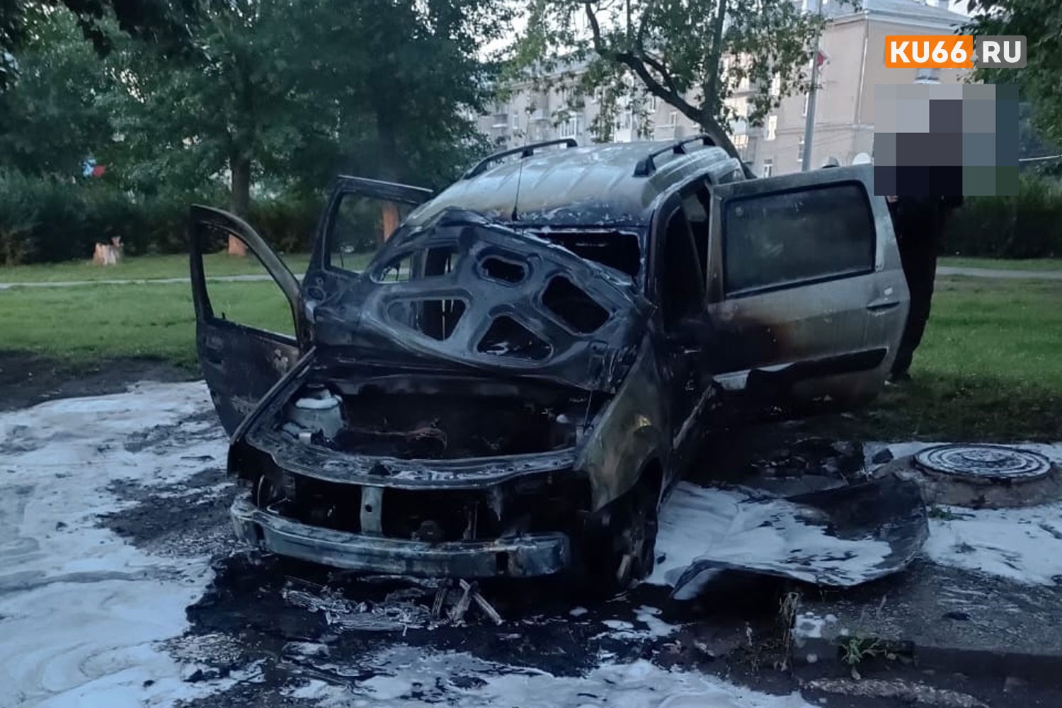 Рано утром в Каменске-Уральском сгорела легковушка