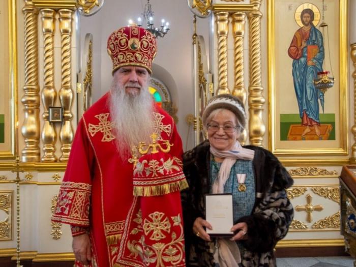 Общественницу из Каменска-Уральского наградили медалью Русской Православной Церкви | Медаль Русской Православной Церкви вручили жительнице Каменска-Уральского 