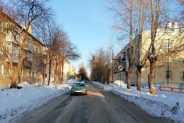 Жители Каменска-Уральского сообщают о пешеходе, сбитом на дороге