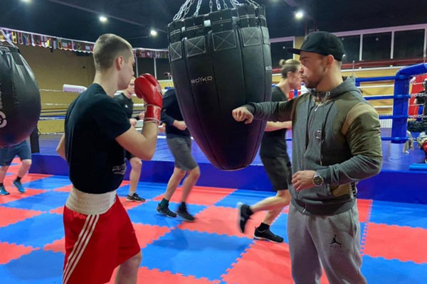 Боксер из Каменска-Уральского Александр Беспутин выступит 20 марта в одном шоу с Артуром Бетербиевым