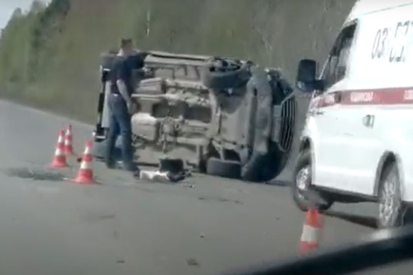 На автодороге под Каменском-Уральским столкнулись два внедорожника. ВИДЕО