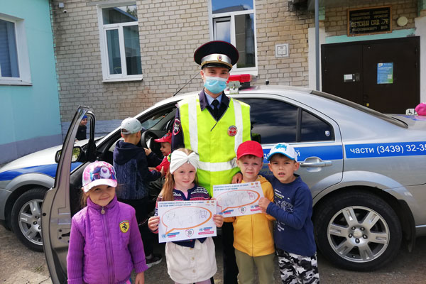 Малыши из детских садов Каменска-Уральского принимают участие в Шестой Глобальной неделе безопасности дорожного движения