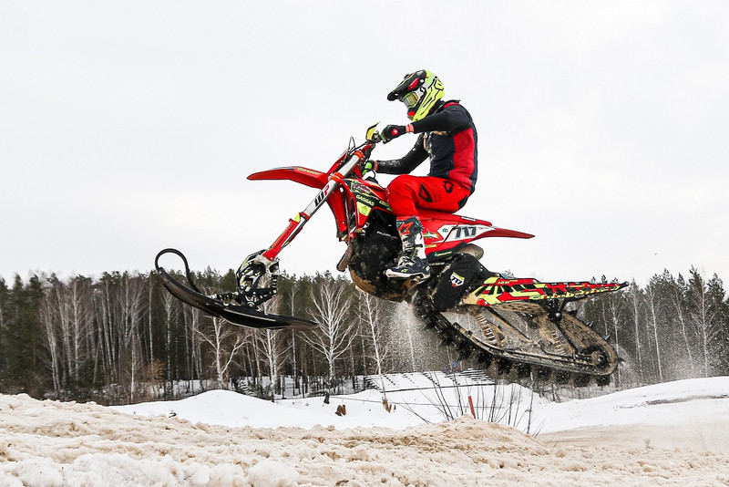 В Каменске-Уральском подвели итоги соревнований по кроссу на сноубайках