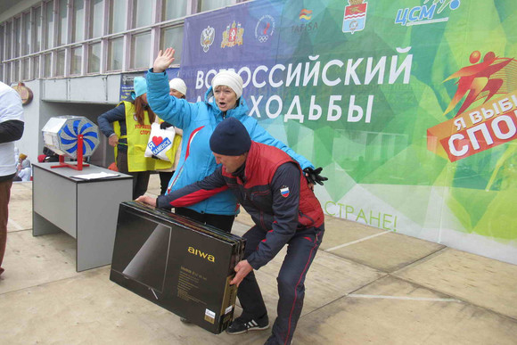 Участниками Всероссийского дня ходьбы стали более полутора тысяч жителей Каменска-Уральского. На финише для участников провели лотерею