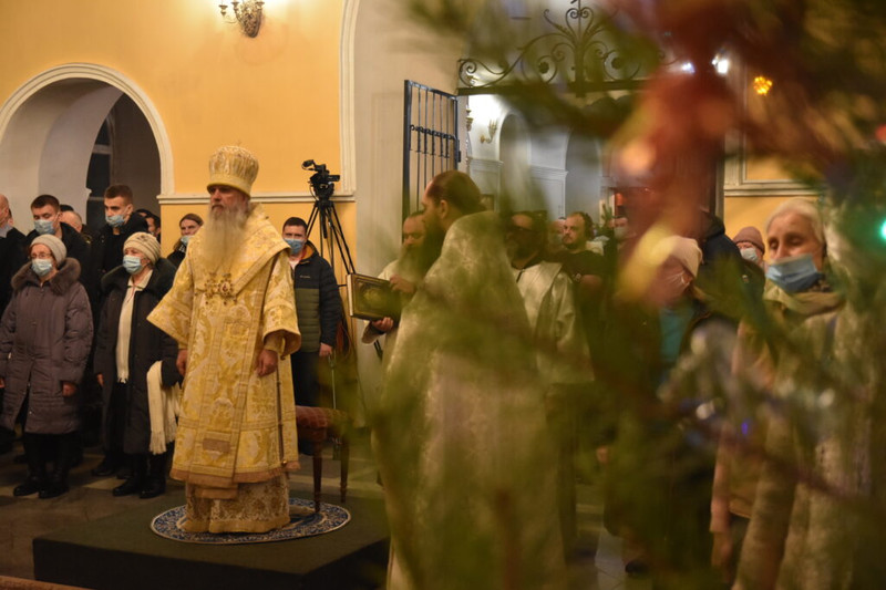 В храмах Каменской епархии начинаются рождественские богослужения