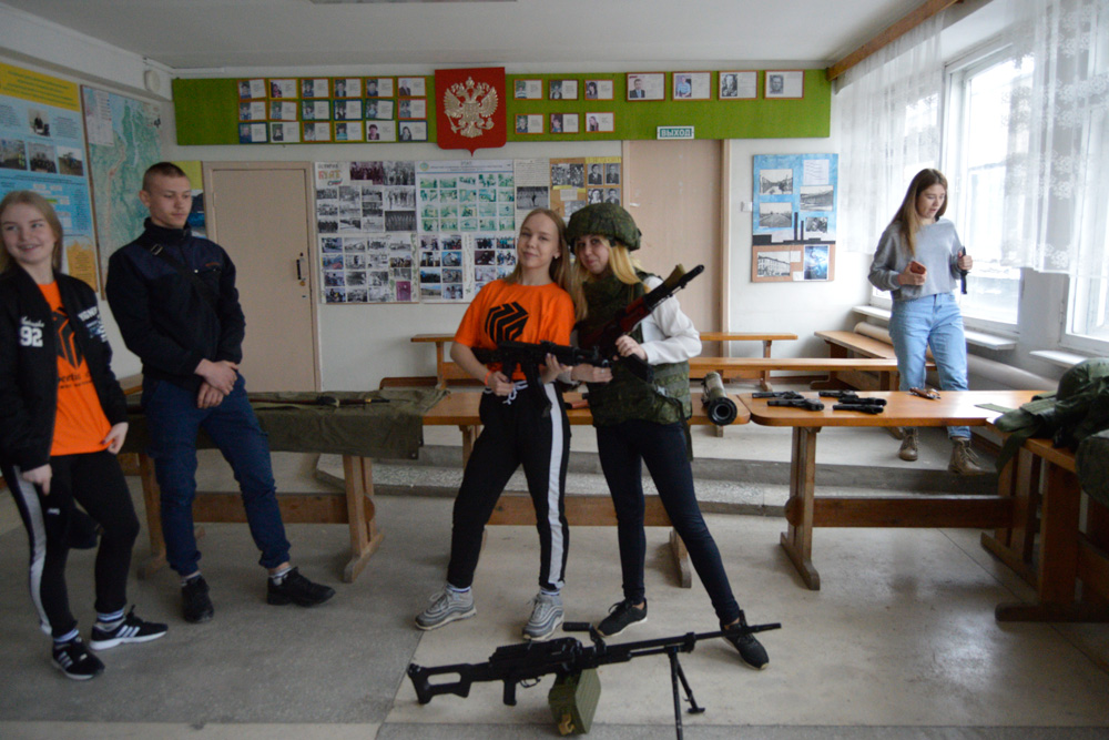 В молодежном фестивале на базе КУАТ приняли участие почти сто конкурсантов: читали рэп, пели, исполняли брейк-данс и читали стихи!