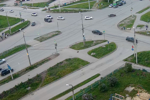 В Каменске-Уральском на одном из перекрестков изменилась схема движения. Специалисты пока ведут мониторинг