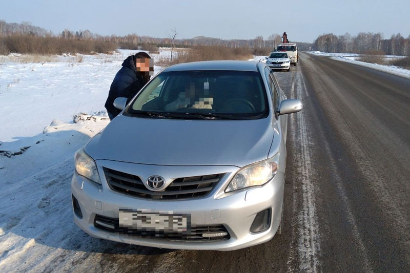 На трассе под Каменском-Уральским пьяный отец перевозил в машине двоих детей