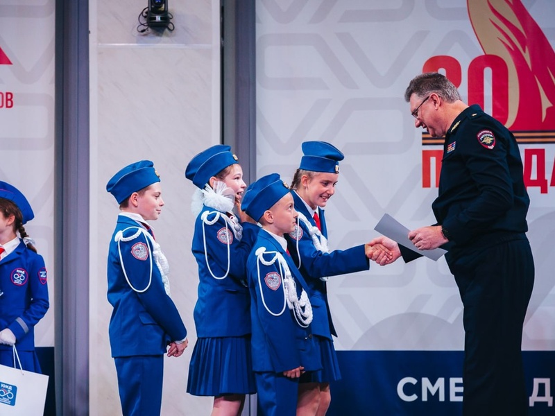 «Огромный вклад наших ребят» — школьники из Каменска-Уральского выиграли на престижных соревнованиях | Команда из Каменска-Уральского взяла золото на Межгосударственном слёте ЮИД