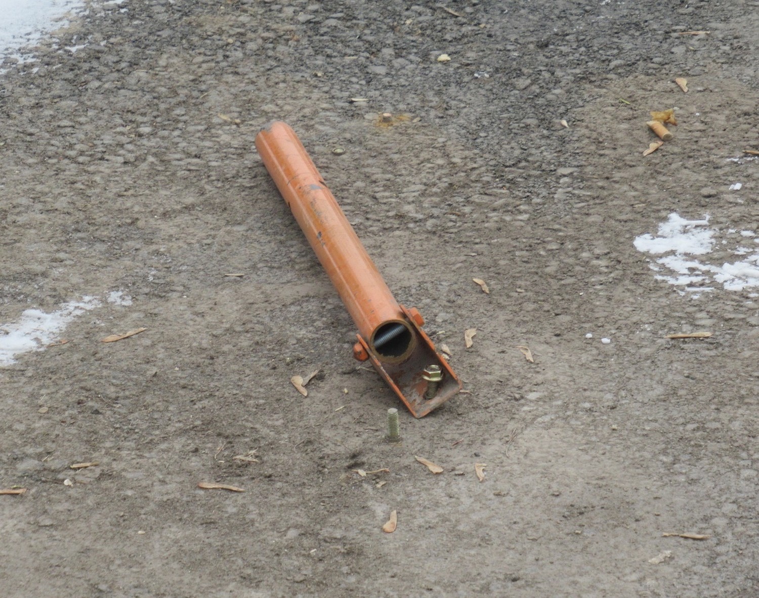 В Каменске-Уральском жильцы дома по улице Кирова начали освобождать «оккупированную» парковку – в доказательство даже принесли фотографии! В Каменске-Уральском жильцы дома по улице Кирова начали освобождать «оккупированную» парковку – в доказательство даже принесли фотографии!