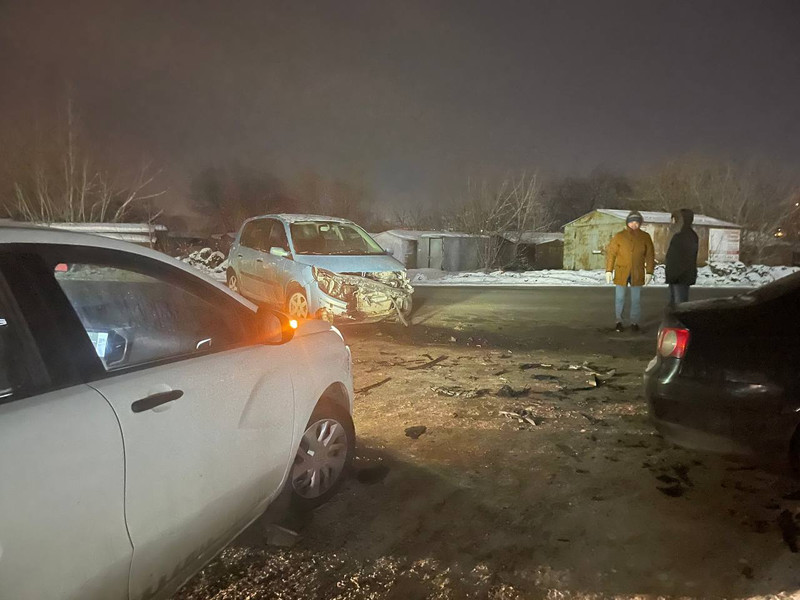В Каменске-Уральском вечером столкнулось четыре автомобиля