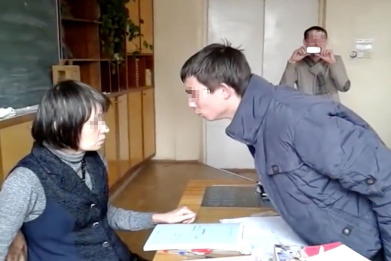 Родители будут платить штрафы, если их ребенок оскорбит учителя