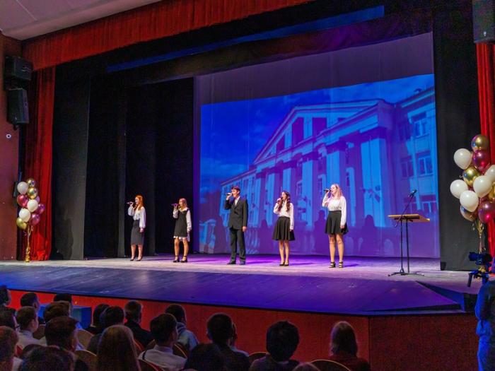 От парты к станку: как СинТЗ и колледж готовят кадры будущего в Каменске-Уральском | СинТЗ и КУПК укрепляют сотрудничество: 276 студентов учатся по целевым программам