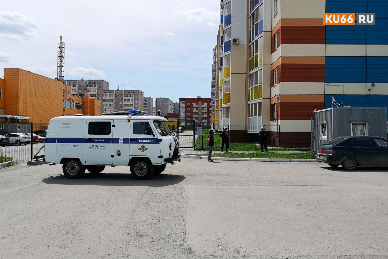 В День России в Каменске-Уральском у дома по ул. Суворова обнаружили гранату. Территорию оцепили, пока не разобрались, что это...