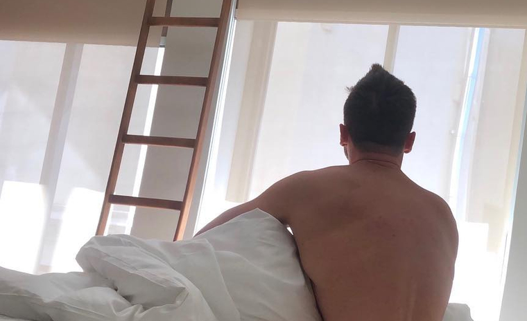 Звезды Comedy Woman поддержали флешмоб Лазарева, сделав откровенные снимки в кровати. ФОТО