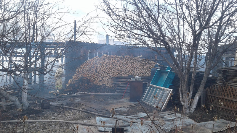 Под Каменском-Уральским вечером горели хозпостройки