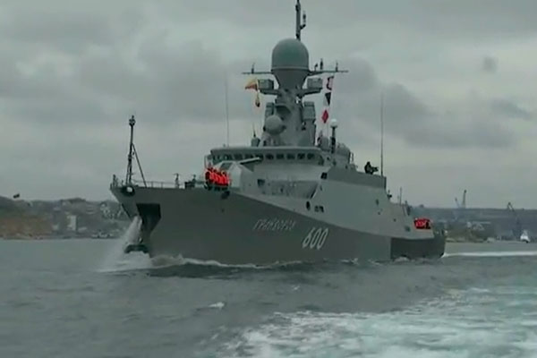 Российские корабли вышли в Черное море, куда направляются эсминцы США